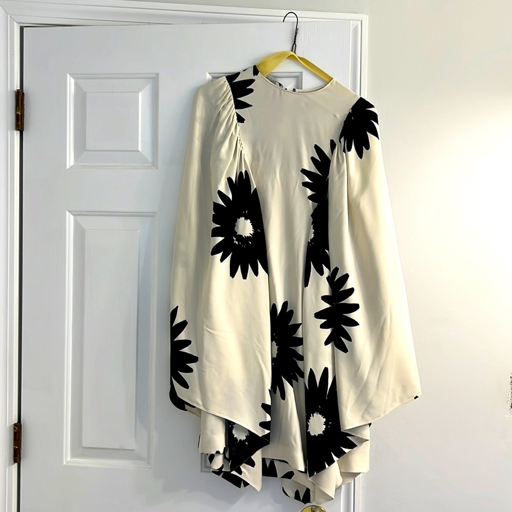 Draped dress. White with black florals